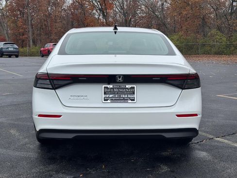 Certified 2025 Honda Accord SE image 5