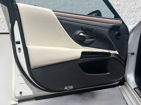 Used 2025 Lexus ES 350 w/ Premium Package FWD image 21