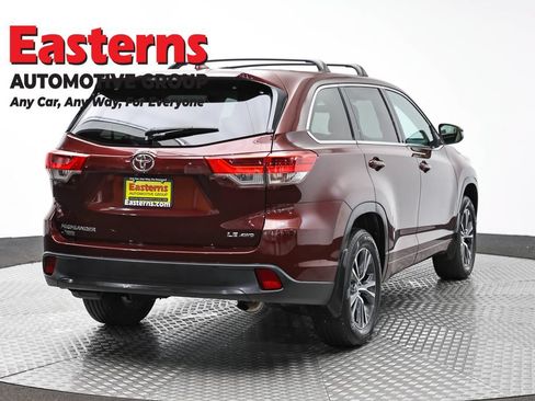 Used 2018 Toyota Highlander Plus AWD/4WD image 5