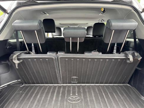 Used 2019 Toyota Highlander XLE image 16