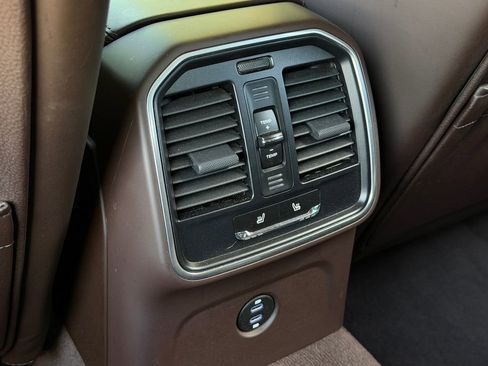 Used 2020 Porsche Macan Turbo AWD/4WD image 38