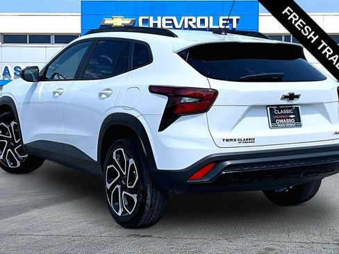 Used 2025 Chevrolet Trax RS w/ Driver Confidence Package FWD image 3