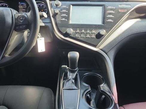 Used 2019 Toyota Camry LE FWD image 11