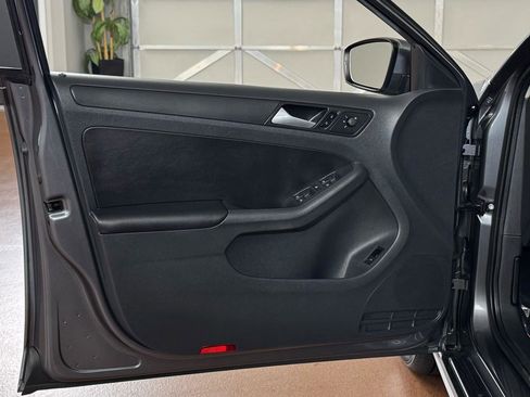 Used 2014 Volkswagen Jetta SE image 14