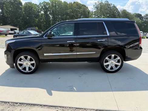 Used 2015 Cadillac Escalade Luxury AWD/4WD image 4