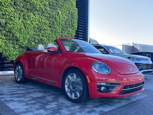 Used 2019 Volkswagen Beetle 2.0T SE w/ SE Premium Package FWD image 11