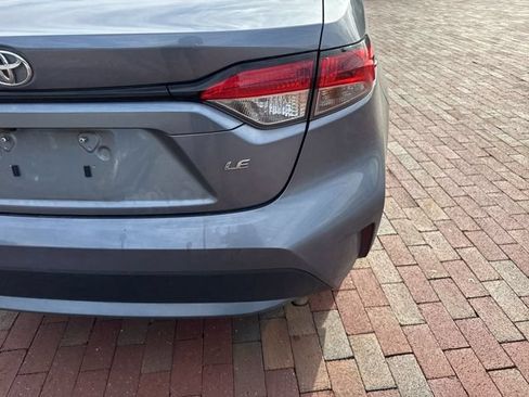 Used 2022 Toyota Corolla LE FWD image 12