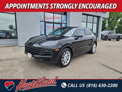 Used 2024 Porsche Cayenne w/ Premium Package AWD/4WD image 1
