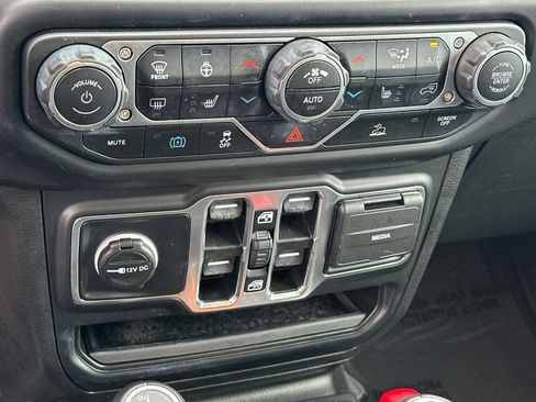 Used 2023 Jeep Wrangler Unlimited Sahara w/ Cold Weather Group image 24