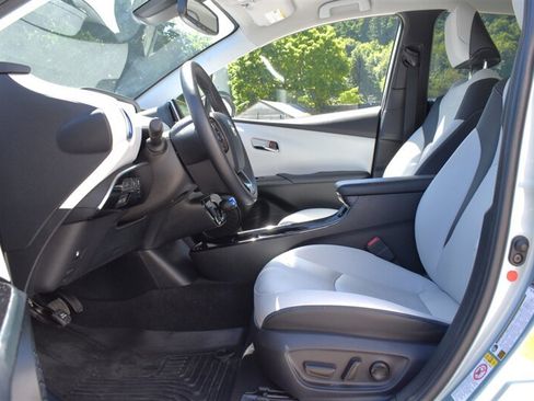 Used 2021 Toyota Prius Limited FWD image 10