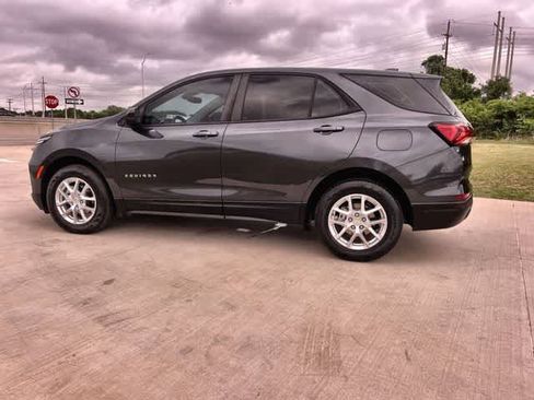 Used 2022 Chevrolet Equinox LS image 4