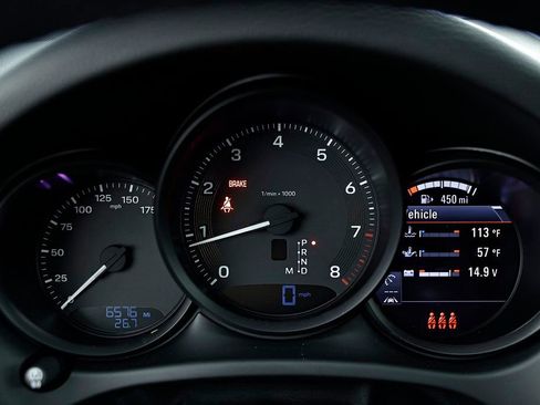 Certified 2025 Porsche Macan AWD/4WD image 34