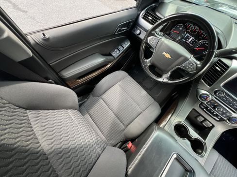 Used 2020 Chevrolet Suburban LS RWD image 16