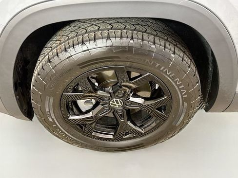 Used 2024 Volkswagen Atlas Peak Edition SEL AWD/4WD image 33