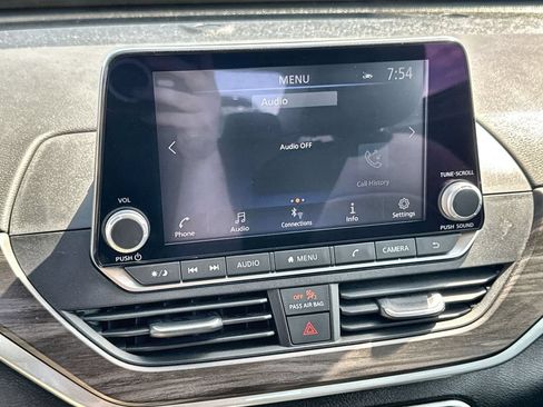Used 2025 Nissan Altima 2.5 SV FWD image 19
