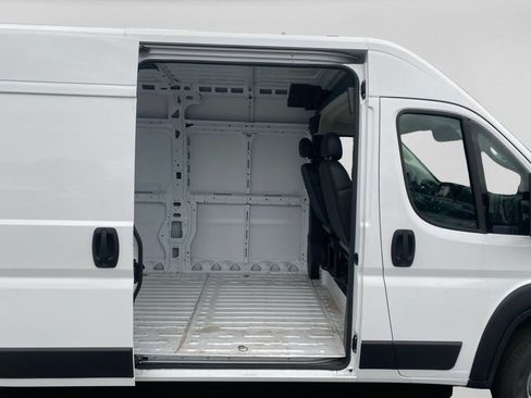 Used 2026 RAM ProMaster 2500 w/ Convenience Group FWD image 23