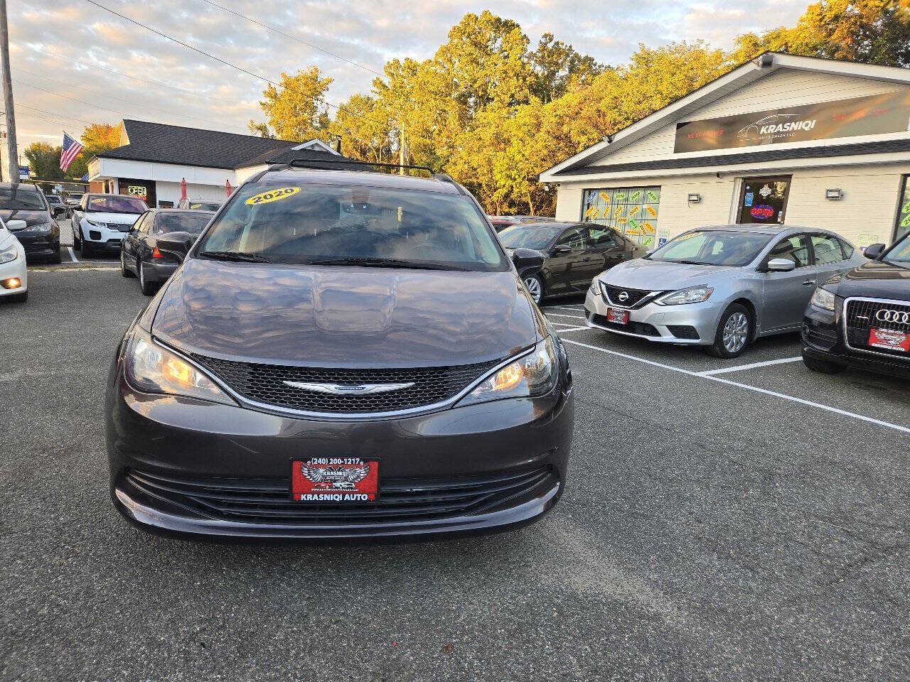 Used 2020 Chrysler Voyager Lxi FWD image 3