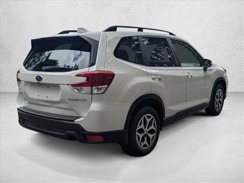 Used 2020 Subaru Forester Premium AWD/4WD image 6