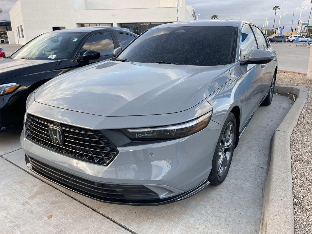 Used 2025 Honda Accord EX-L image 2