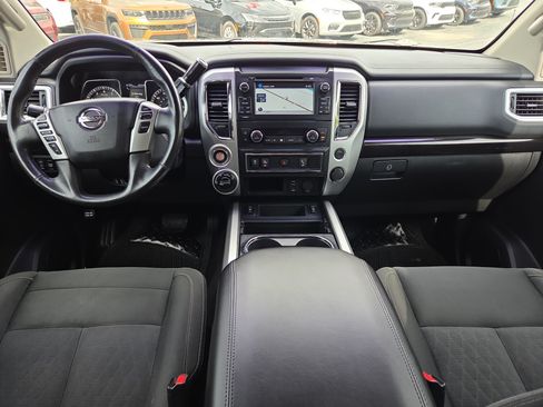 Used 2018 Nissan Titan SV w/ SV Convenience Package AWD/4WD image 24