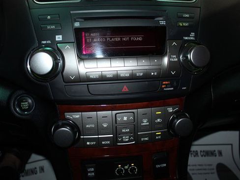 Used 2012 Toyota Highlander Limited w/ Tow Pkg AWD/4WD image 19