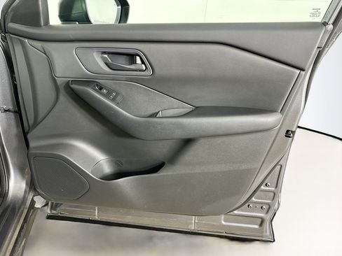 Used 2024 Nissan Rogue S FWD image 30
