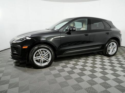 Certified 2025 Porsche Macan AWD image 2