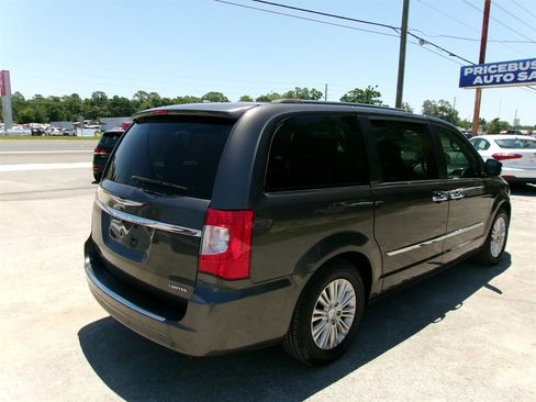 Used 2015 Chrysler Town & Country Limited FWD image 7