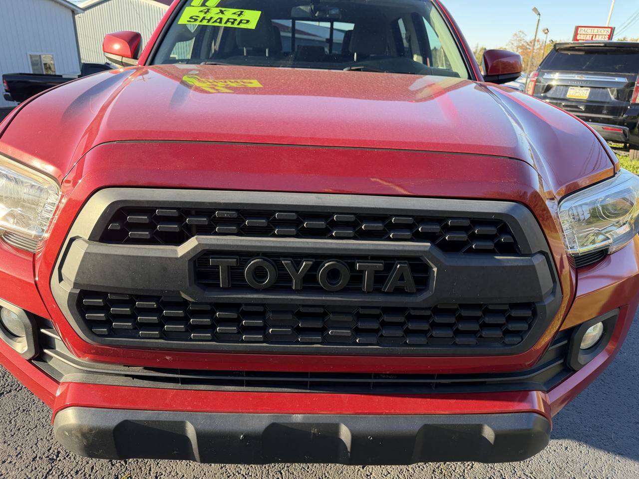 Used 2017 Toyota Tacoma SR5 w/ Tow Package AWD/4WD image 9
