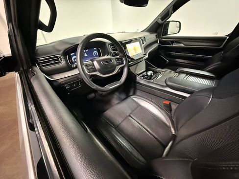 Used 2024 Jeep Wagoneer L Series II w/ Flexible Seating Group AWD/4WD image 2
