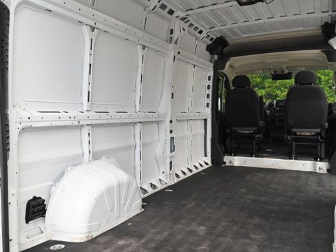 Used 2024 RAM ProMaster 2500 w/ Convenience Group FWD image 10
