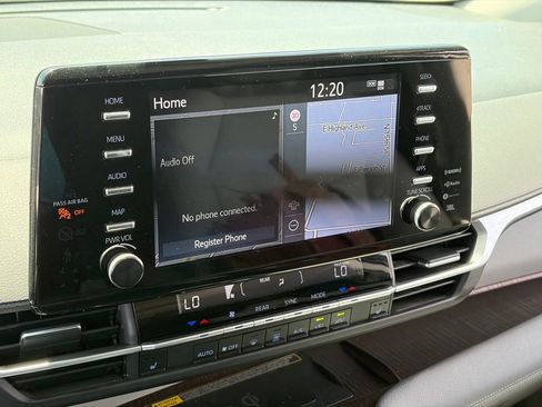 Used 2023 Toyota Sienna XLE w/ XLE Plus Package FWD image 9