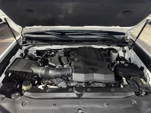 Used 2018 Toyota 4Runner SR5 RWD image 30