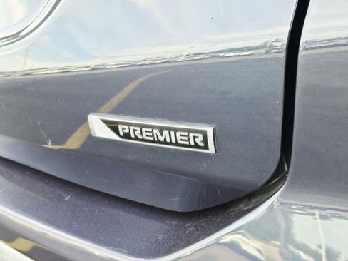 Used 2018 Chevrolet Equinox Premier FWD image 11