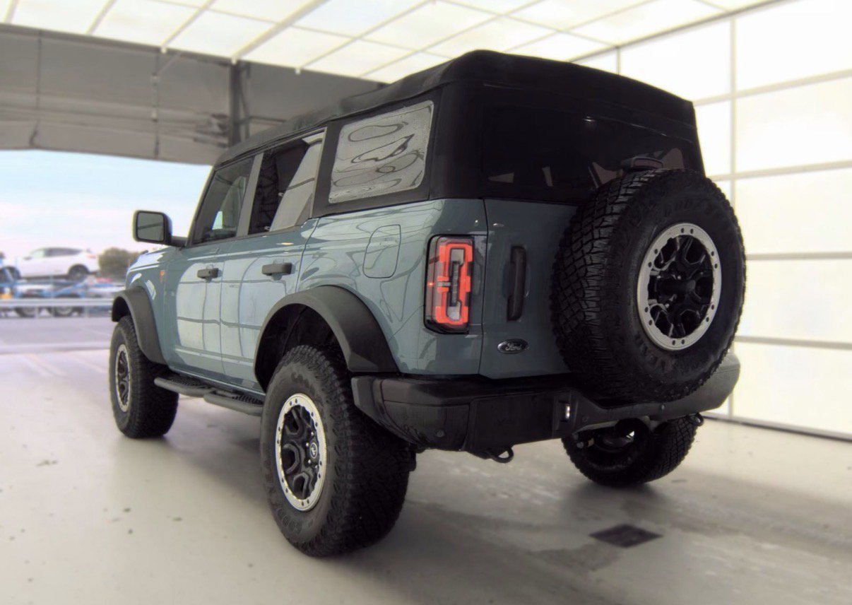 Used 2023 Ford Bronco Badlands w/ Sasquatch Package AWD/4WD image 7