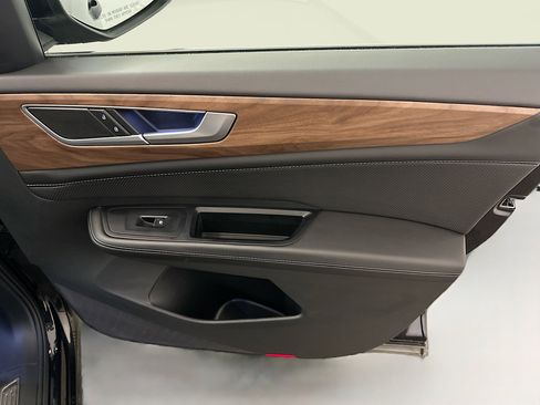 Used 2025 Volkswagen Atlas SE image 34