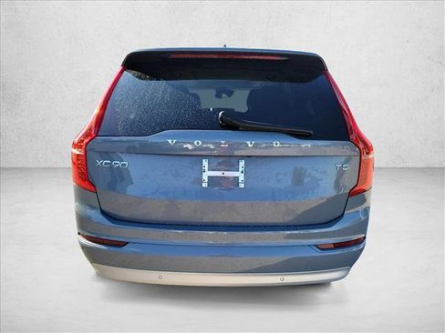 Used 2022 Volvo XC90 T5 Momentum FWD image 6