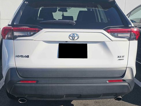 Used 2023 Toyota RAV4 XLE w/ Convenience Package image 5