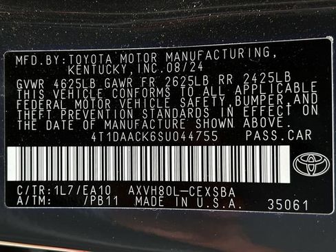 Used 2025 Toyota Camry SE image 35