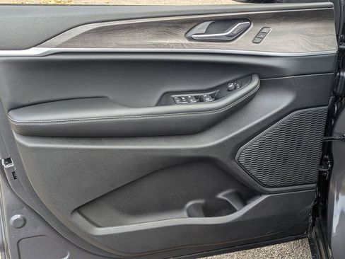 New 2025 Jeep Grand Cherokee Limited image 10