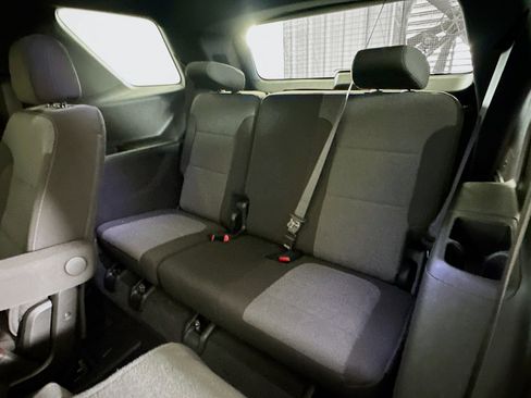 Used 2023 Chevrolet Traverse LT image 30