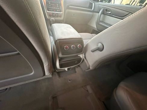 Used 2016 GMC Acadia SLE image 15