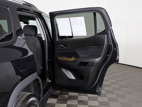 Used 2023 GMC Acadia SLE w/ Driver Convenience Package image 21