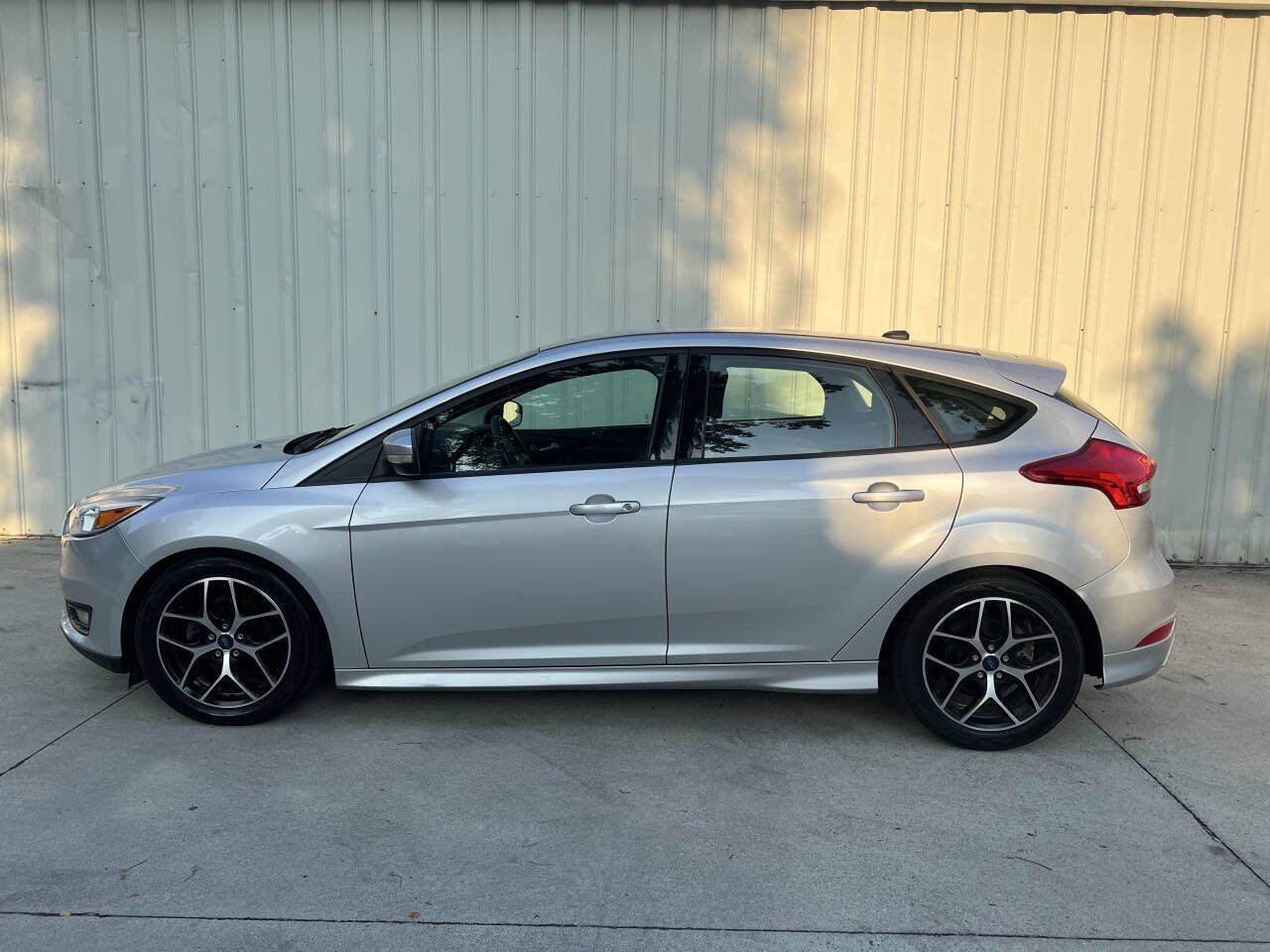 Used 2015 Ford Focus SE w/ SE Sport Package FWD image 7