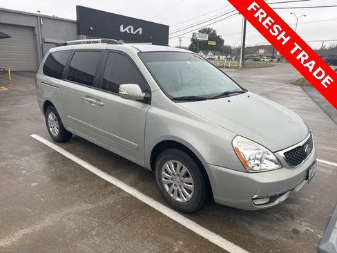 Used 2014 Kia Sedona LX image 3