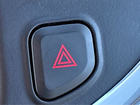 Used 2023 Chevrolet Suburban Premier image 25