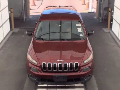 Used 2015 Jeep Cherokee Sport FWD image 3