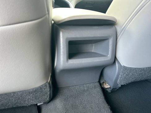 Used 2019 Toyota Camry SE FWD image 34