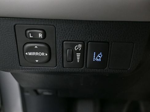 Used 2018 Toyota RAV4 Limited AWD/4WD image 45
