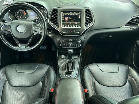 Used 2019 Jeep Cherokee Trailhawk AWD/4WD image 13